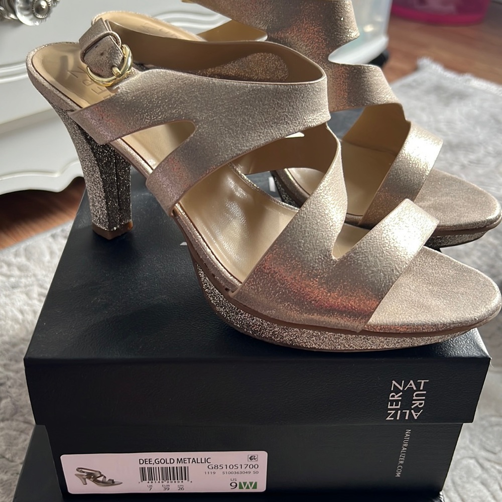 NATURALIZER heels
